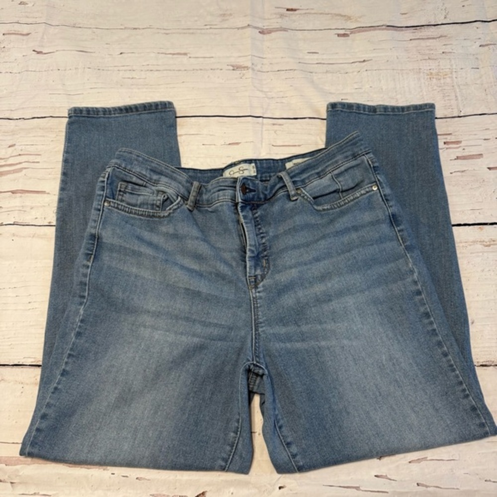 ✨ Jessica Simpson Boyfriend Jeans – Size 12/31 – Light Wash – Relaxed Fit ✨